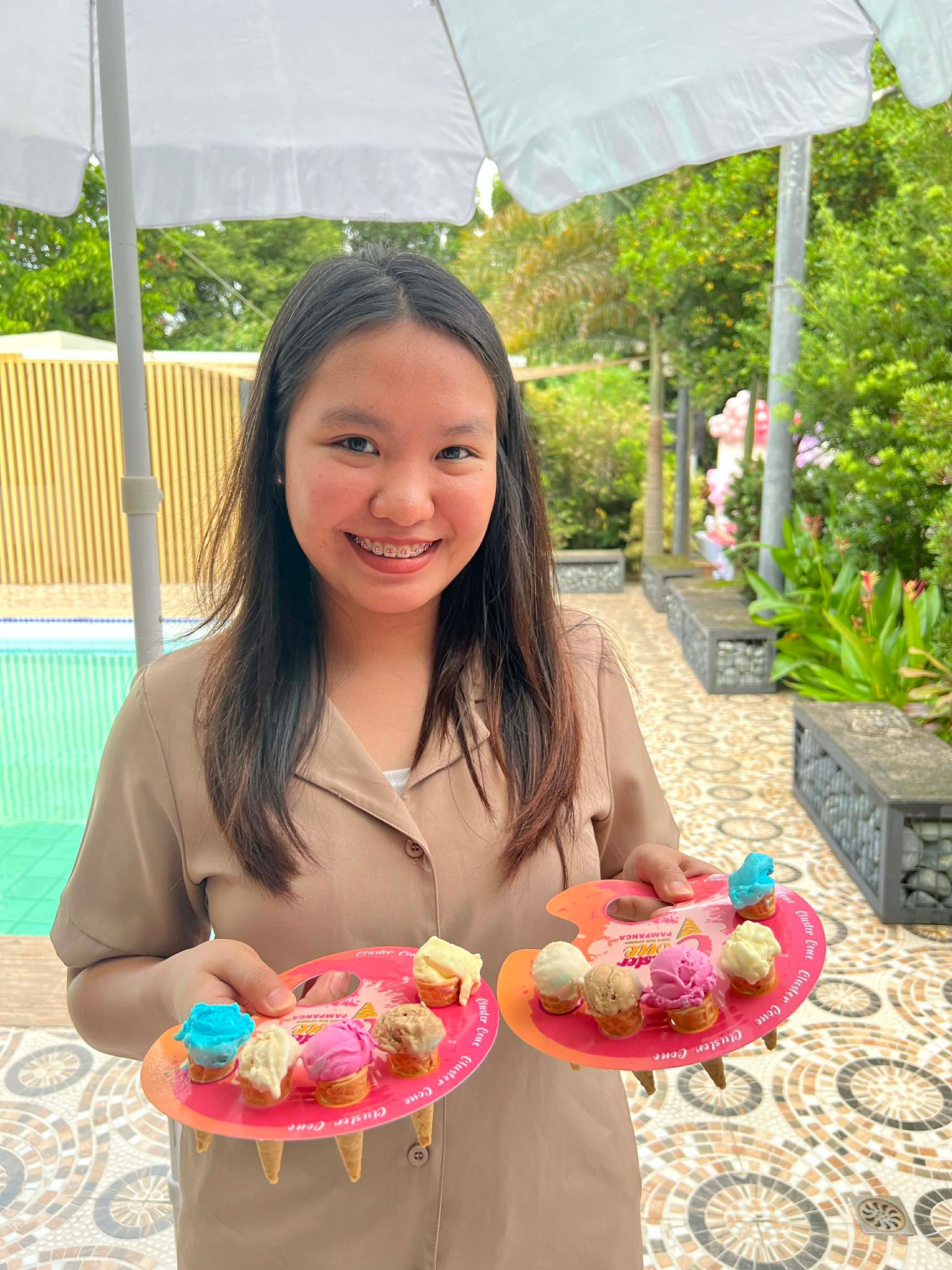 Cluster Cone Pampanga Facebook ad: Ice cream so good it requires both hands