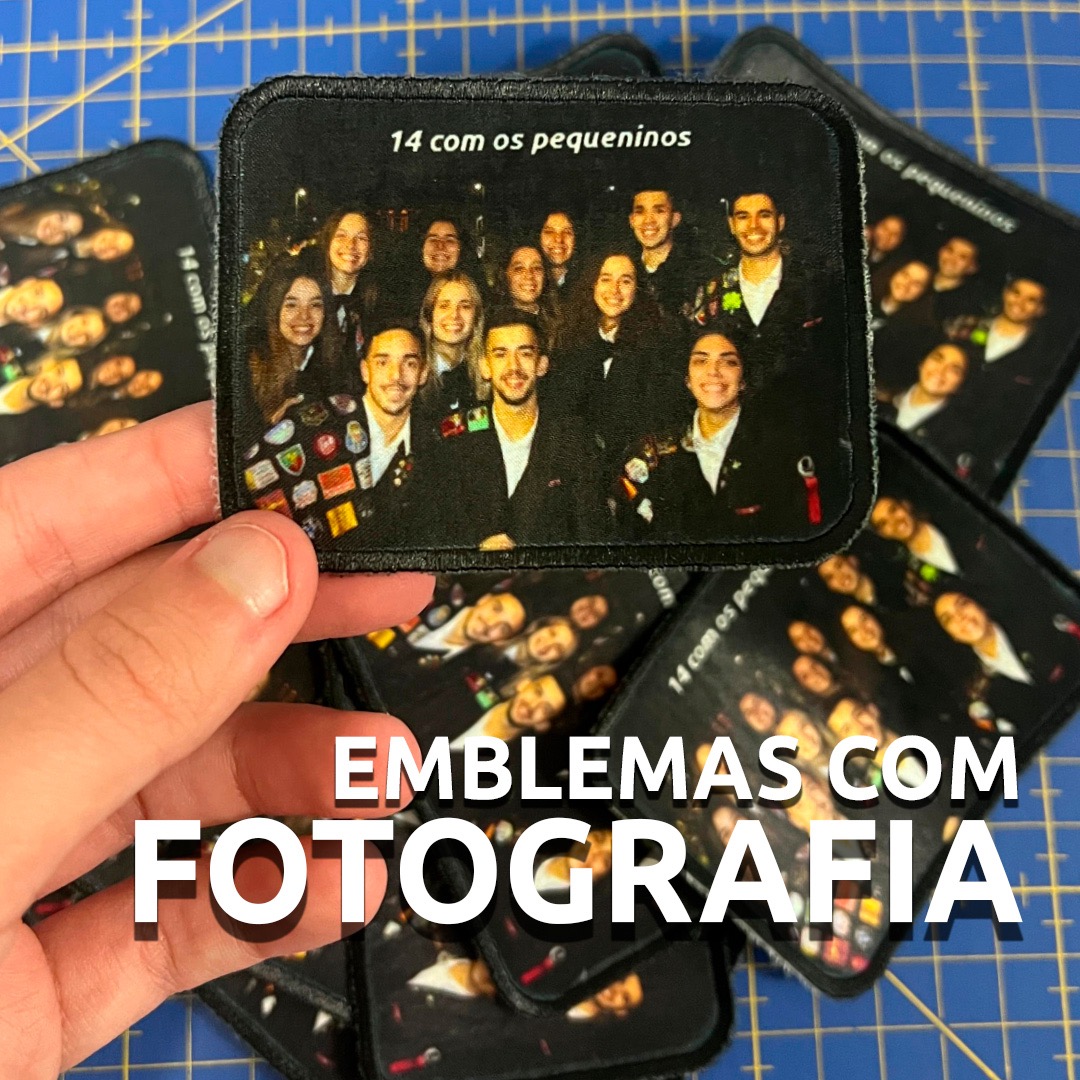 SUB-Gifts Facebook ad: Emblemas académicos personalizados