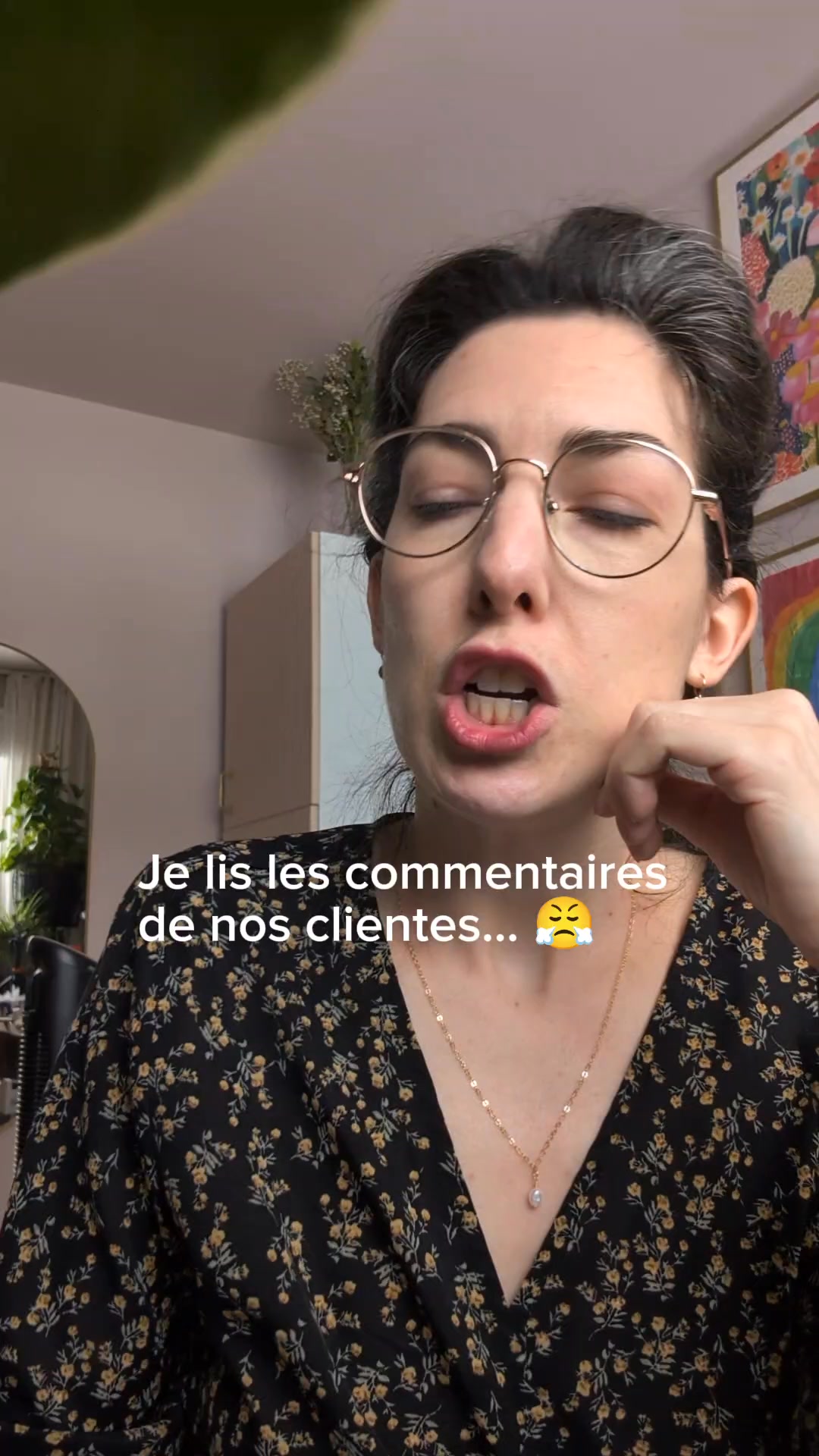 Pease - Bijoux minimalistes Facebook ad: Fini les oreilles irritées. Hélas pour nous.