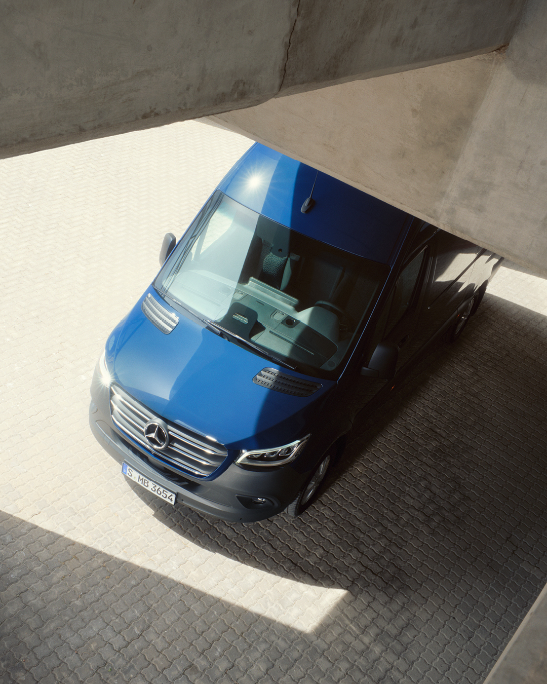 Mercedes-Benz Italia Van Facebook ad