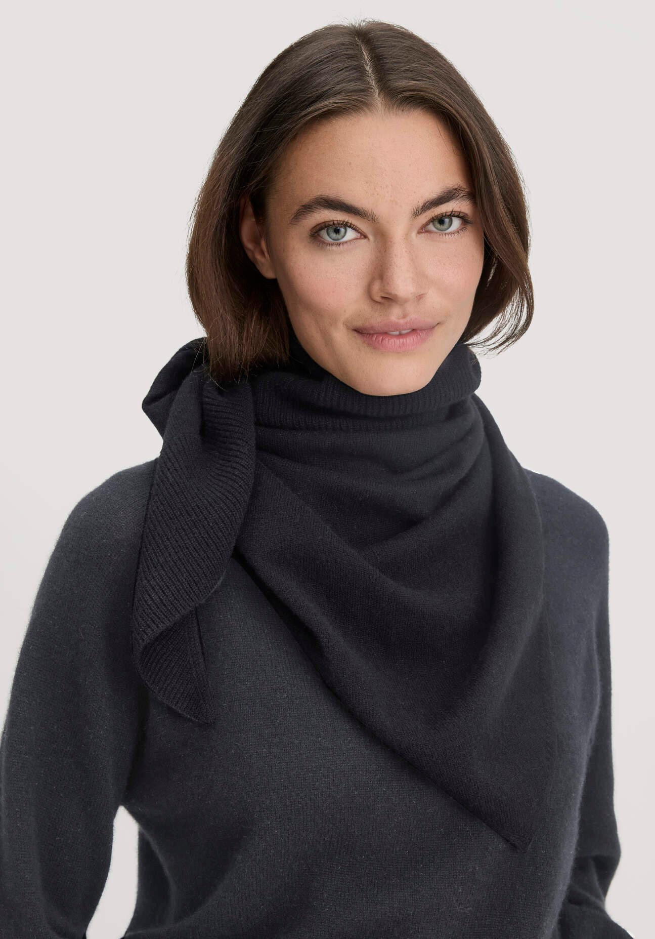 hessnatur Facebook ad: Shoppe jetzt die Lieblinge der Saison!
