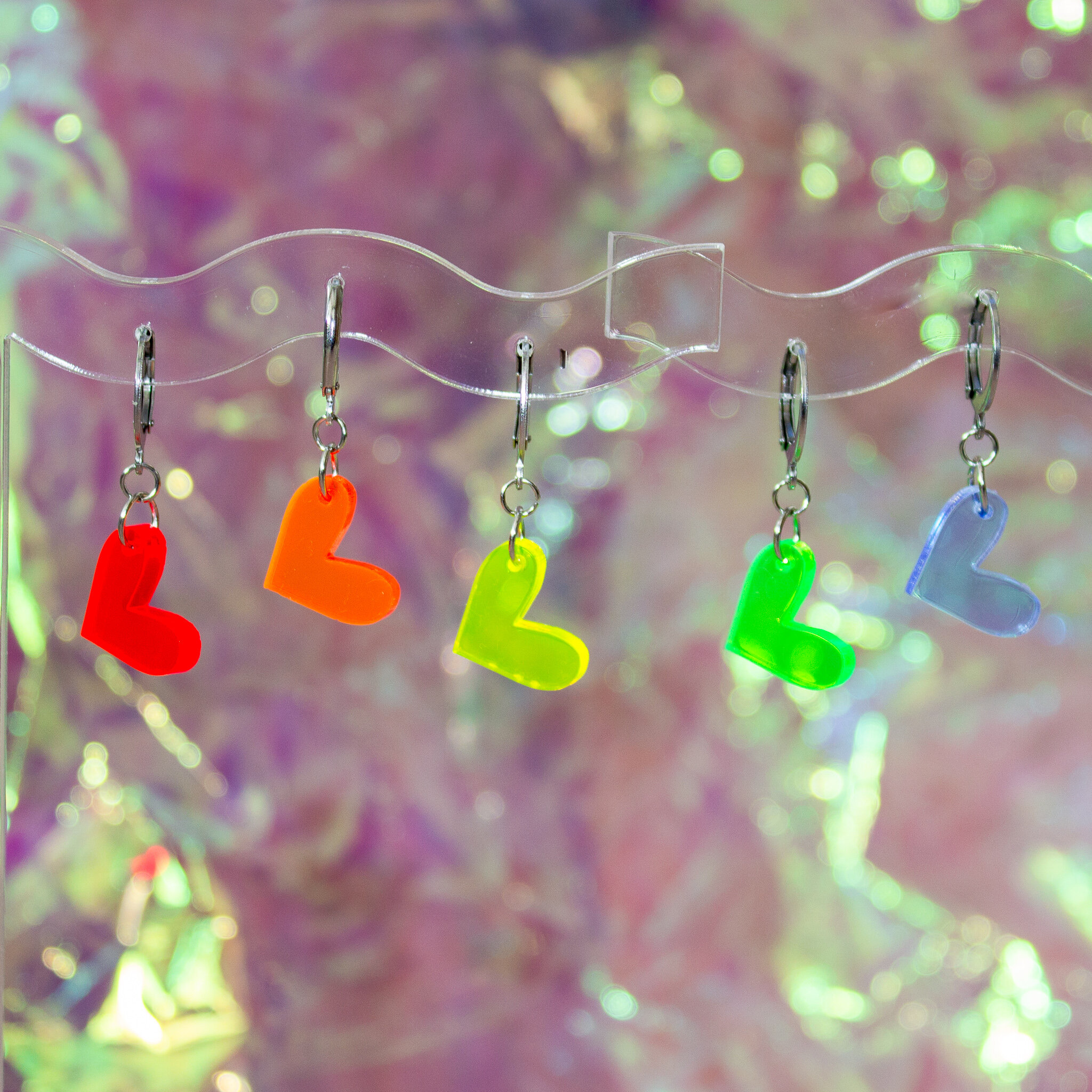 Kitschy Facebook ad: Shop your fave pieces before they sell out…
