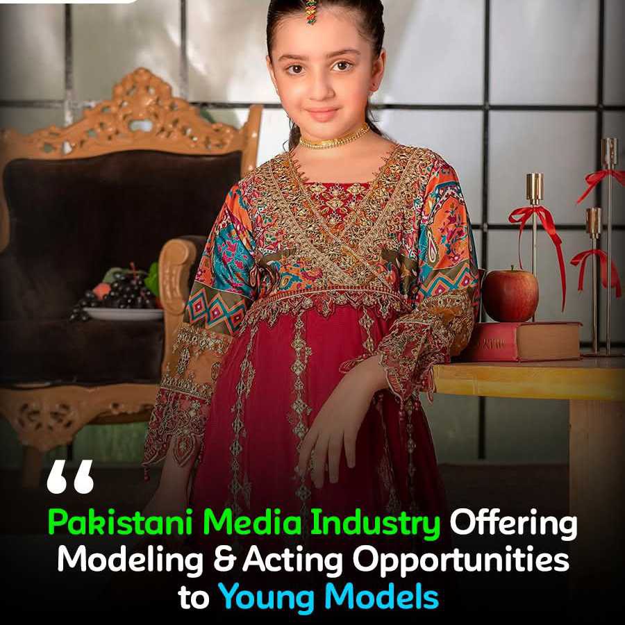 Stardom Media Agency Facebook ad: Chat in Messenger