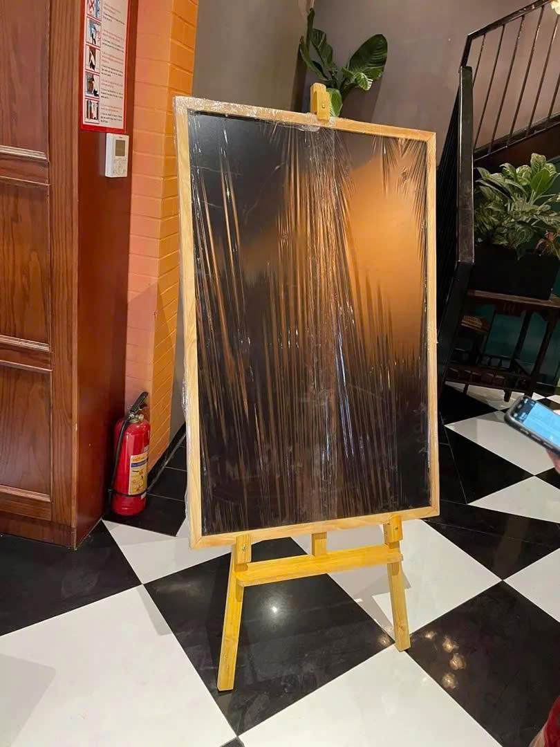 Mini Chalkboard Facebook ad: ລູກຄ້າທີ່ເຂົ້າມາຮ້ານເຫັນກະດານແລ້ວຖາມຊື້ທັນທີ!