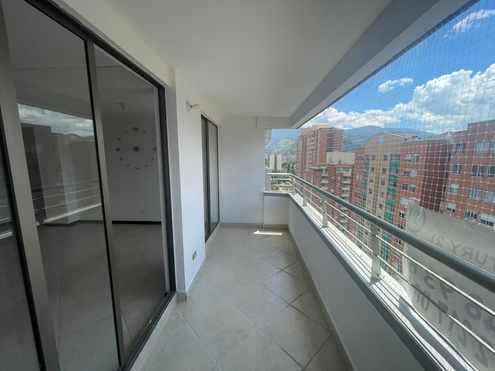 Estacion Inmobiliariaa Facebook ad: 3 habitaciones 2 baños Departamento/condominio