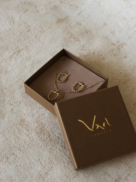 Vael Jewelry Facebook ad