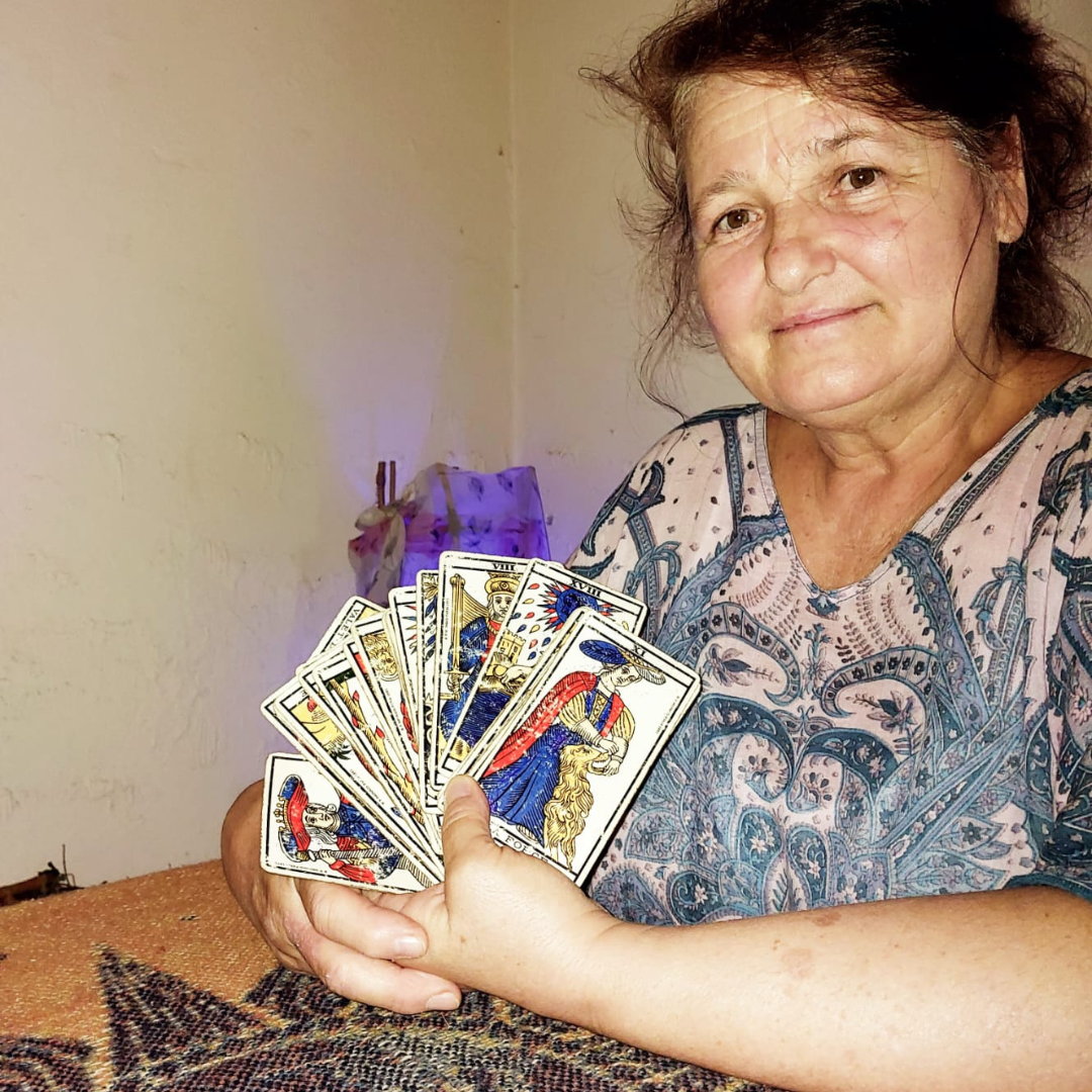 Taróloga Cecília Facebook ad: Experiência de 33 anos