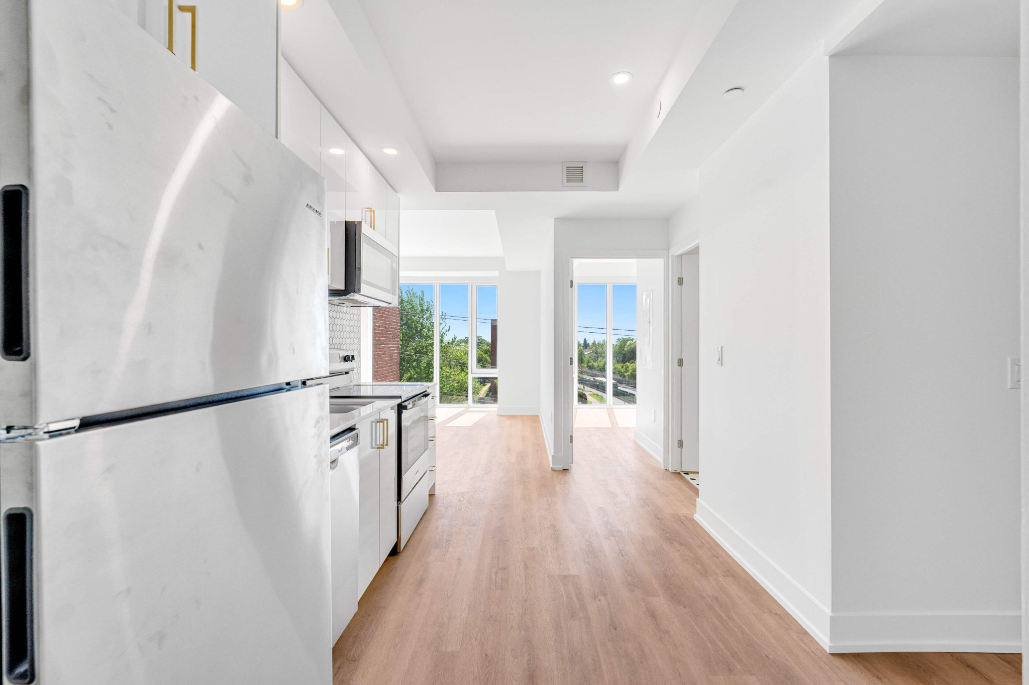 Emily Clarke Facebook ad: 1 Bed 1 Bath Apartment