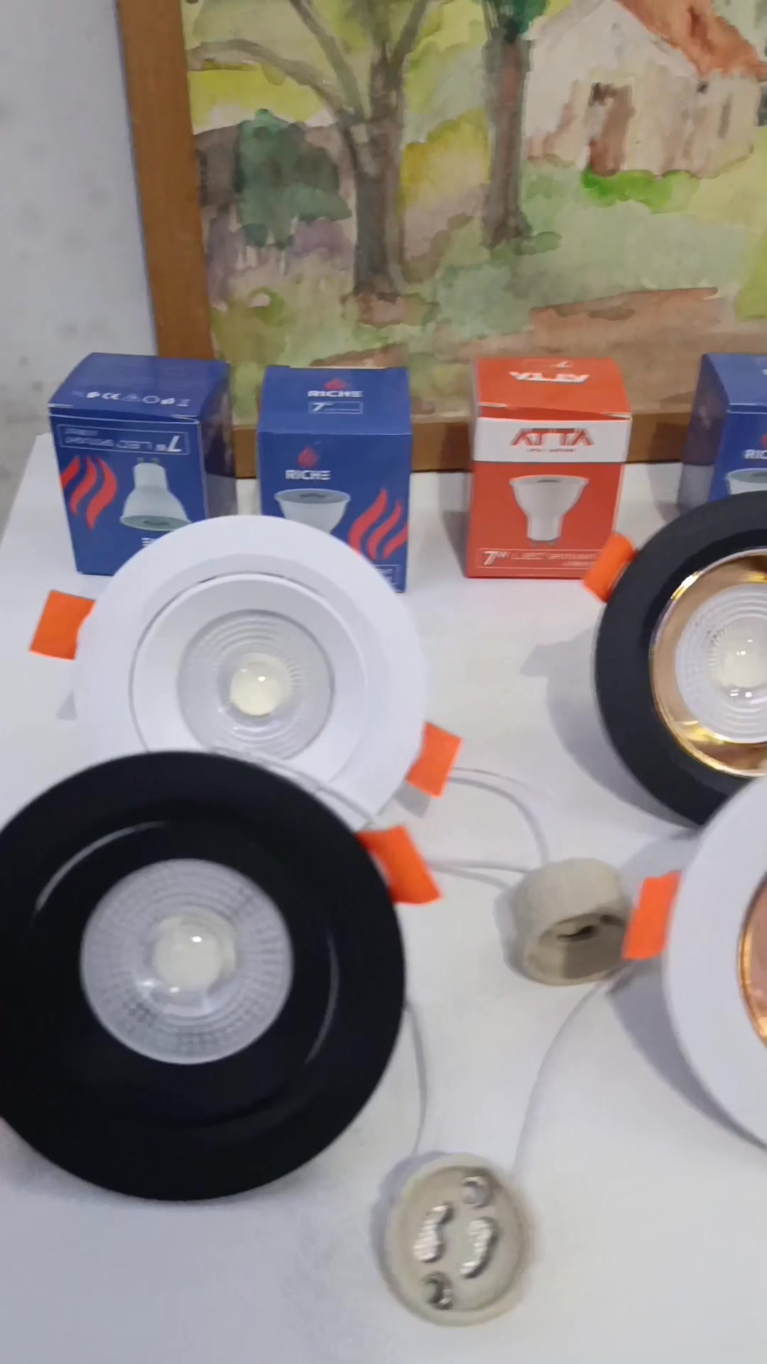 Pro light Facebook ad: مرحبا بالجميع