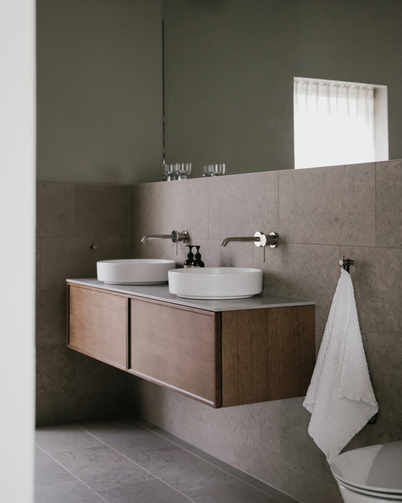INR bathroom Facebook ad: Let’s take a closer look at the family’s…