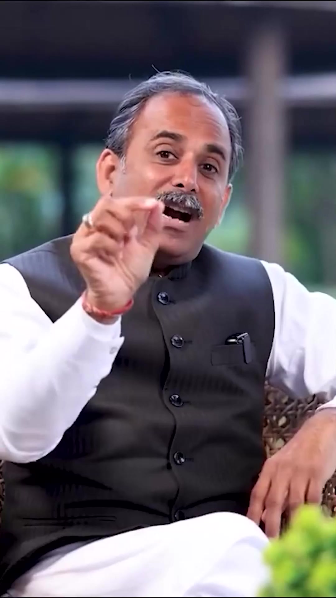 HIIMS Facebook ad: अधिक जानकारी के लिए संपर्क करें
