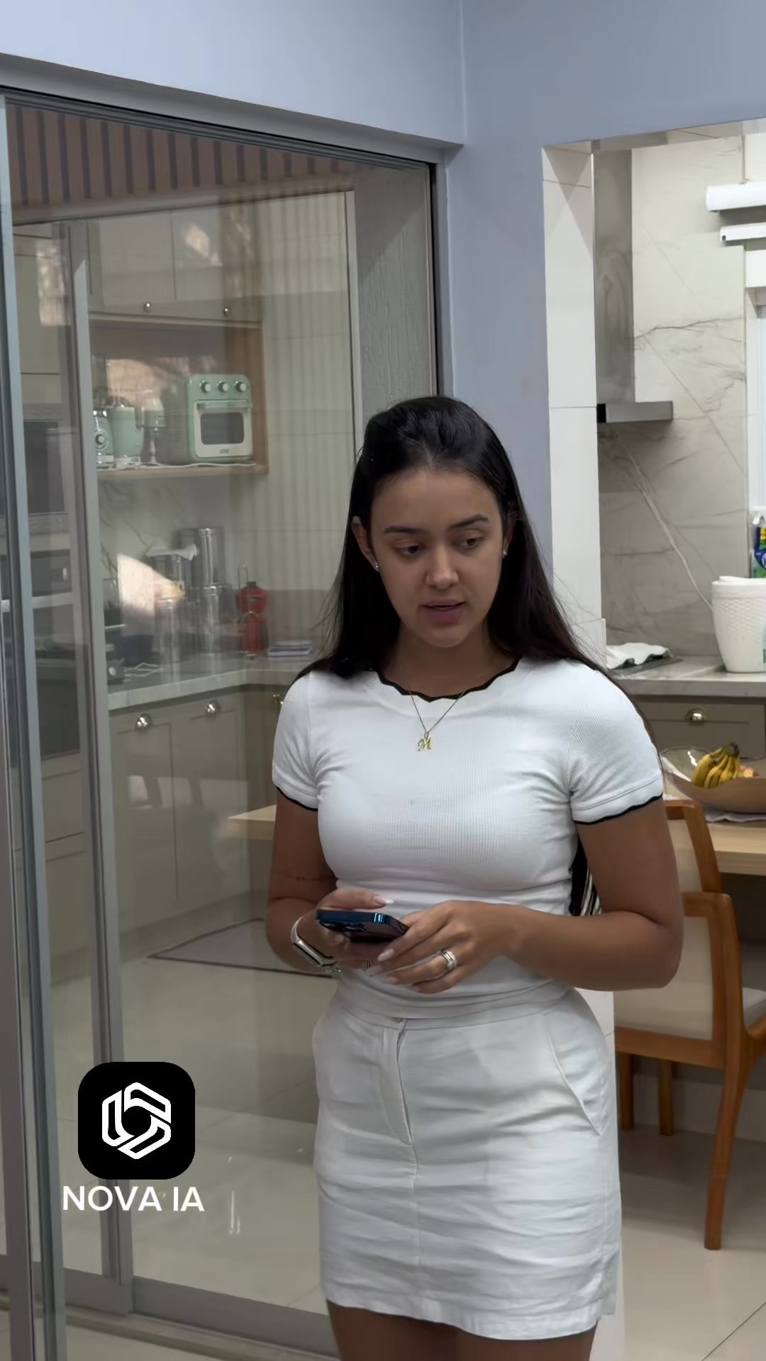Nova - AI Chatbot Facebook ad: Rastreando qualquer pessoa!