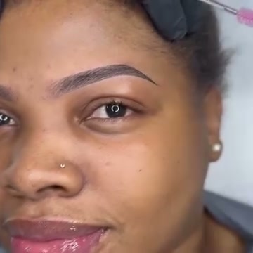 MIDAS Facebook ad: ¡Cejas perfectas diseñadas matemáticamente para ti!