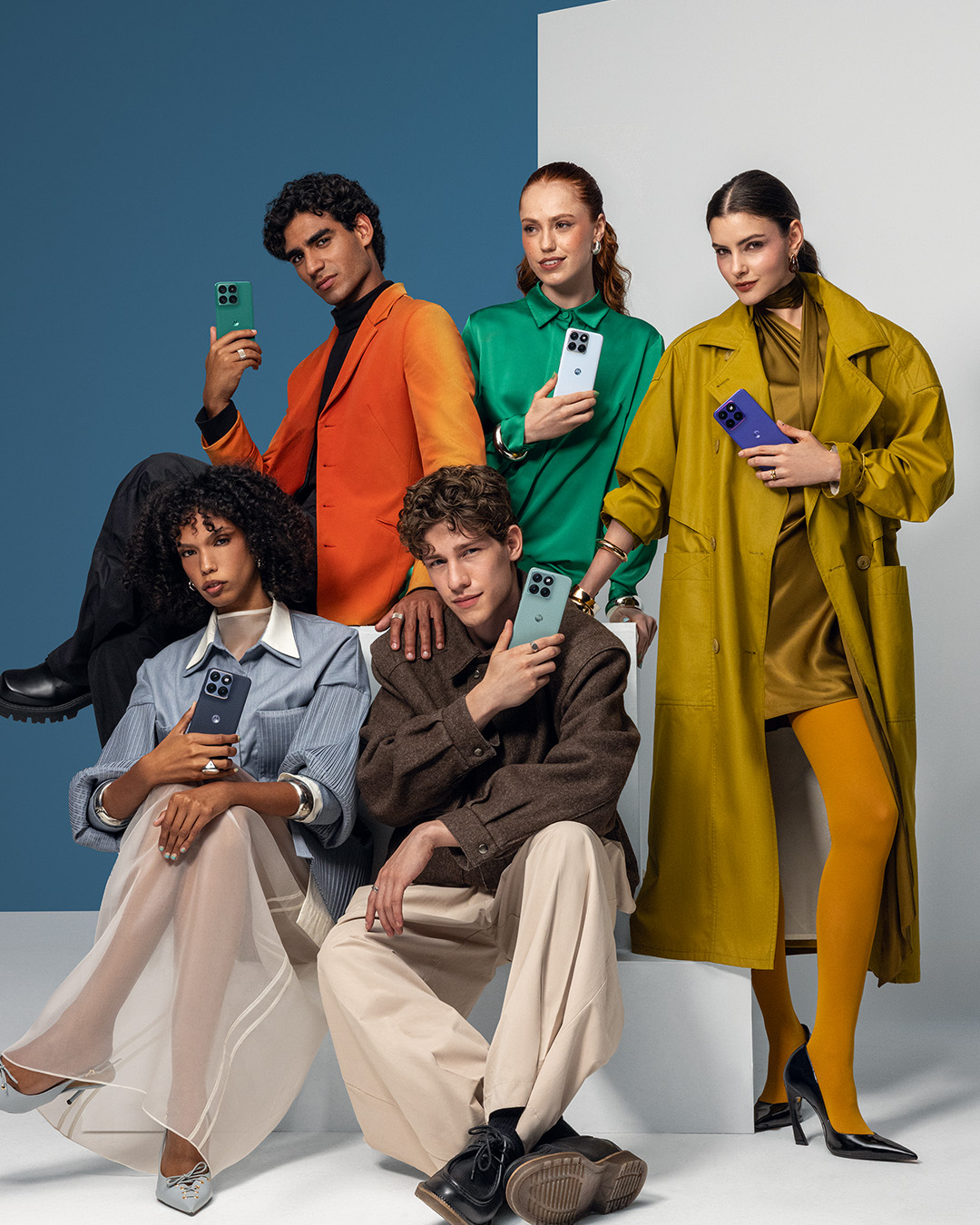 Motorola Facebook ad: Pick your color.