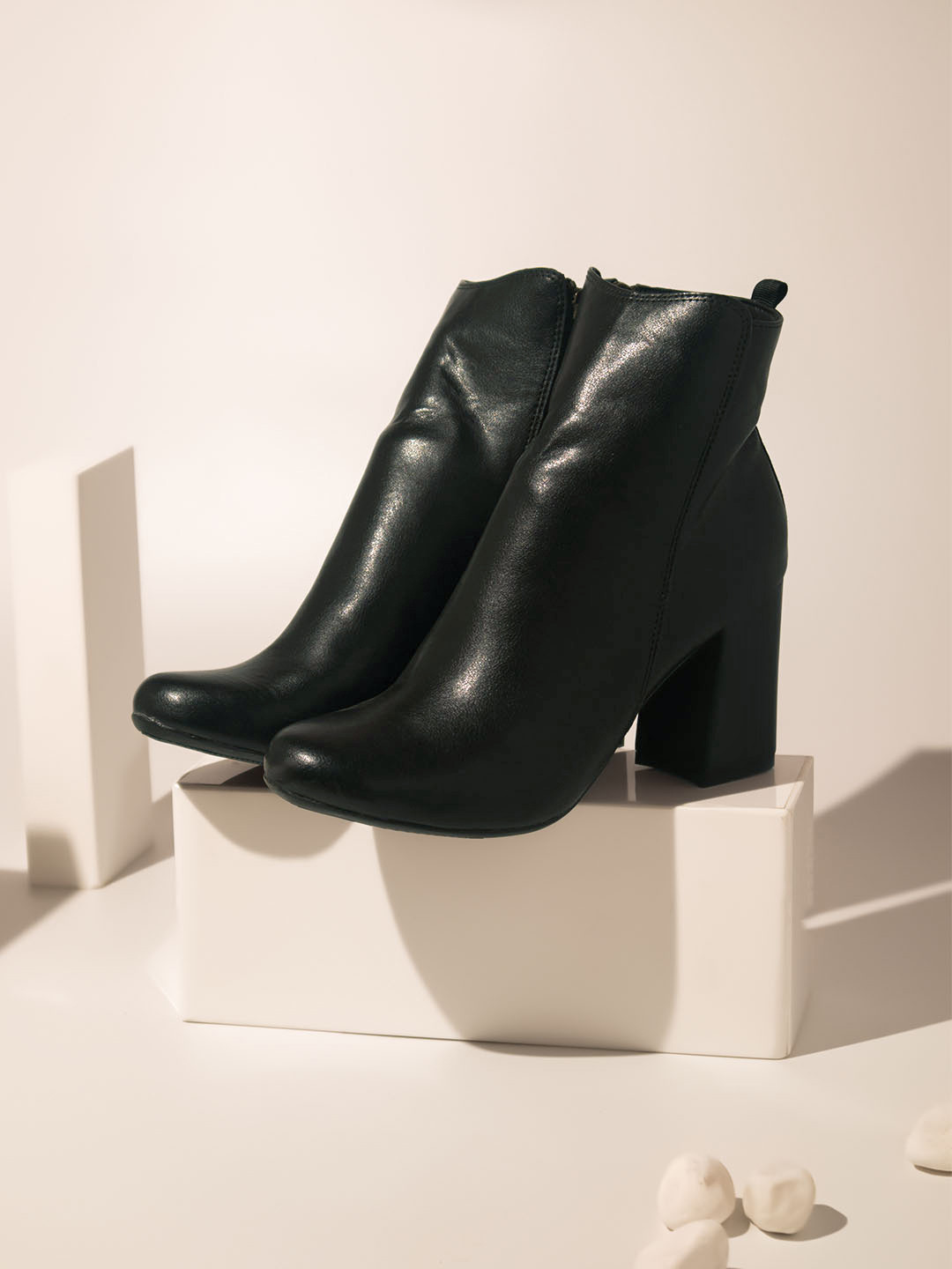 Inc5 Shoes Facebook ad: Refresh your wardrobe with footwear designed for every…