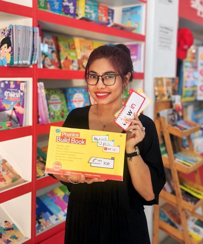 နွယ်နီကံဝင်း Bookstore Facebook ad: စိတ်မပျော်စရာတွေကြားက စိတ်ပျော်ရာလေးတစ်ခုကတော့…