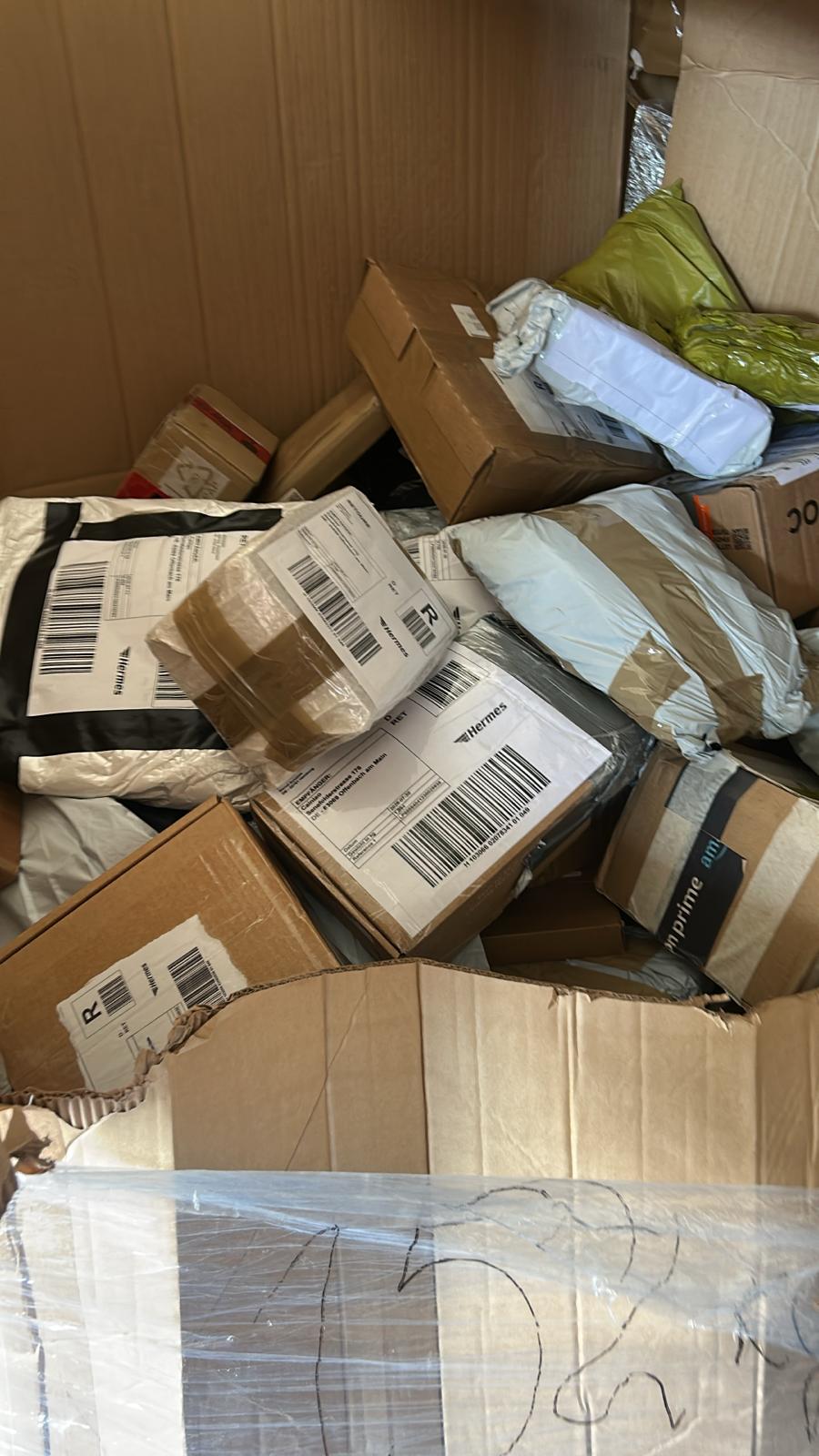 Mystery-Box-Verkauf Facebook ad: MYSTERY-PAKETE ONLINE SHOPPEN