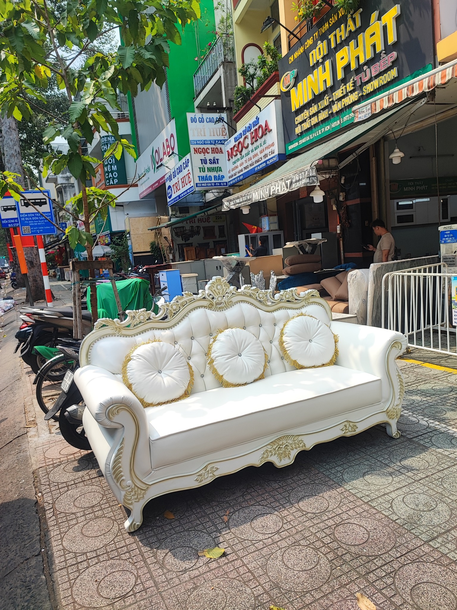 Nội Thất Cao Cấp MINH PHÁT Facebook ad: Album Sofa Băng Cổ Điển - Sang Trọng…