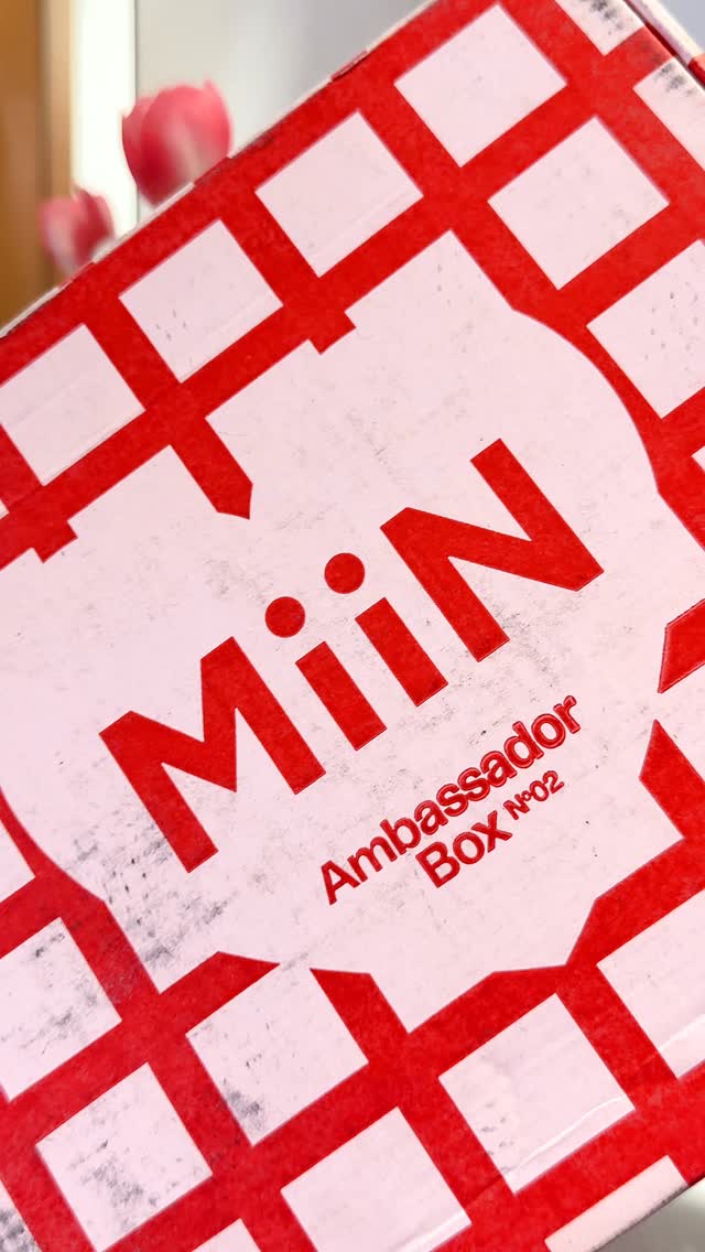 MiiN Korean Cosmetics Italy Facebook ad: Ogni volta che arriva un pacco di @miincosmeticsit…