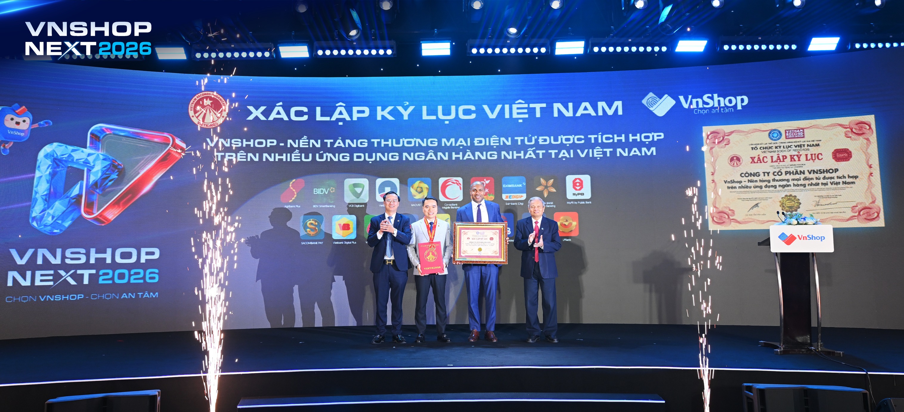 VnShop Facebook ad: VnShop - Mua sắm trực tuyến