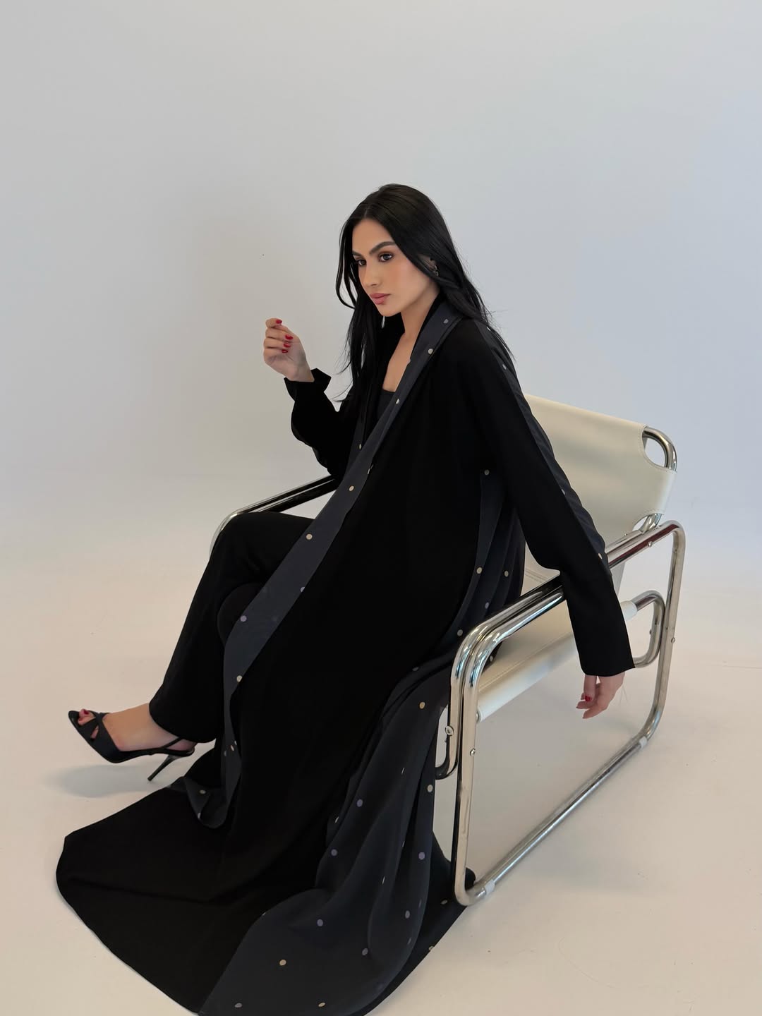 Qaus abaya Facebook ad: صيفك يبدأ بإطلالة أهدى، أخف، وأجمل