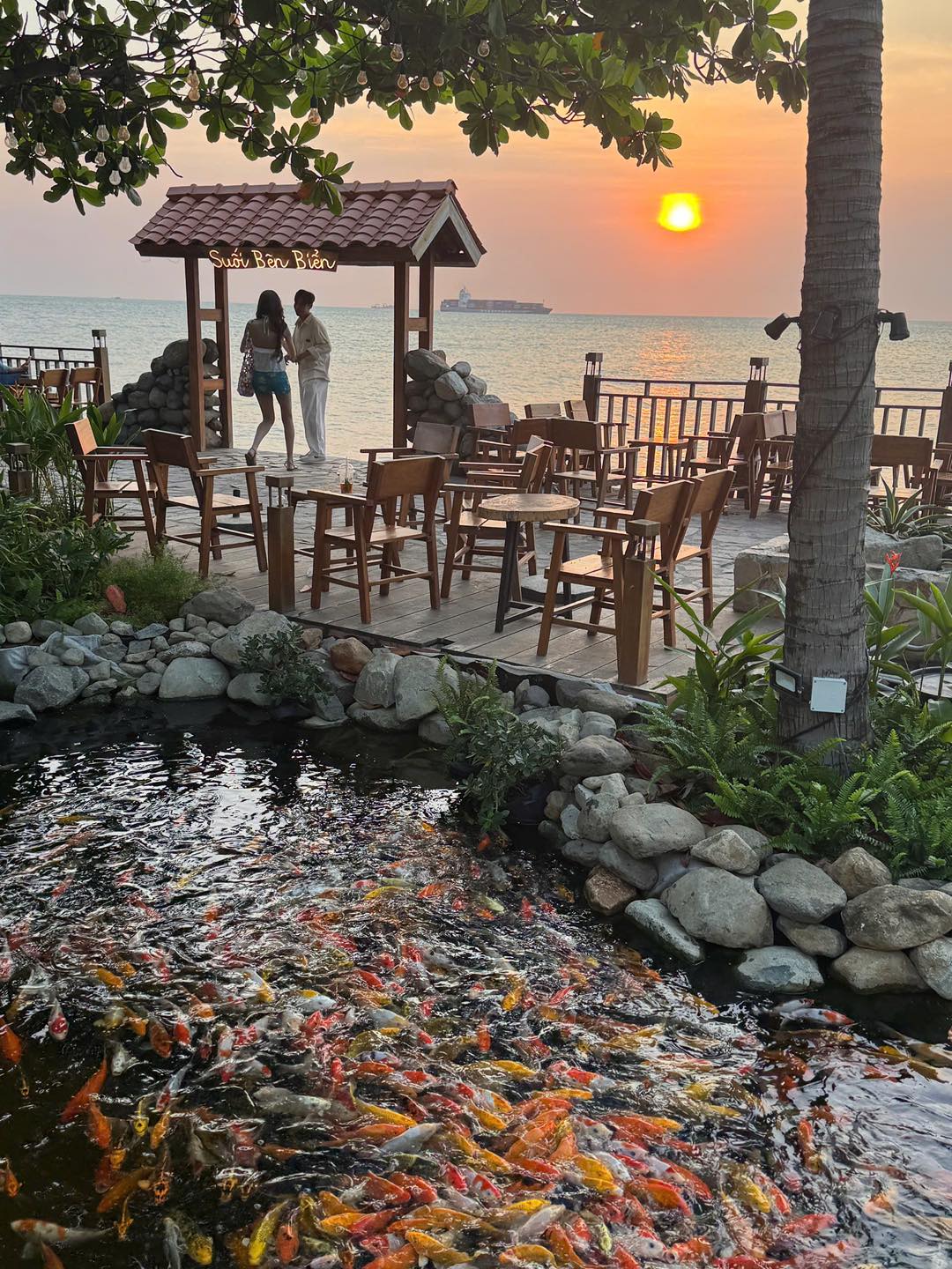 Tiệm cà phê Suối Bên Biển Facebook ad: Sunset & Koi