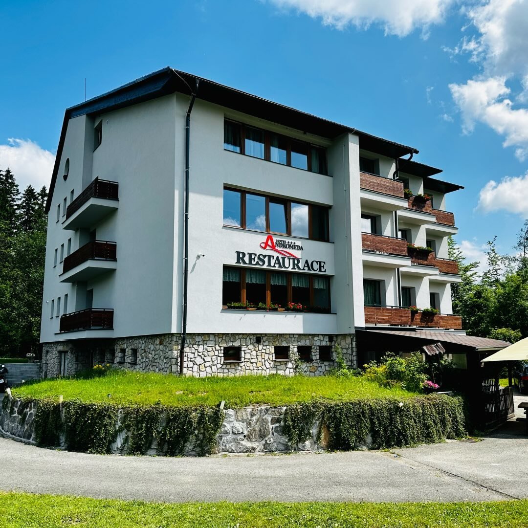 Hotel Andromeda Ramzová Facebook ad: Dopřejte si léto bez přeplněných resortů.