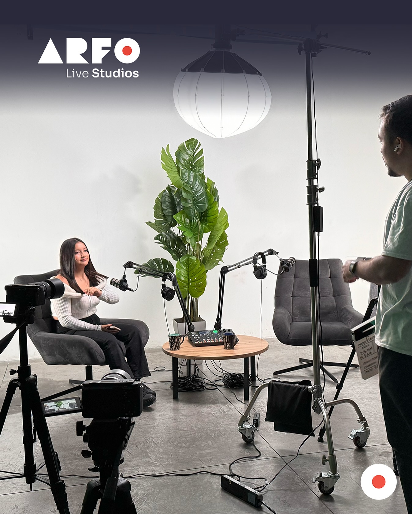 Arfo Live Studios Facebook ad: ¡Lleva tu podcast al siguiente nivel!