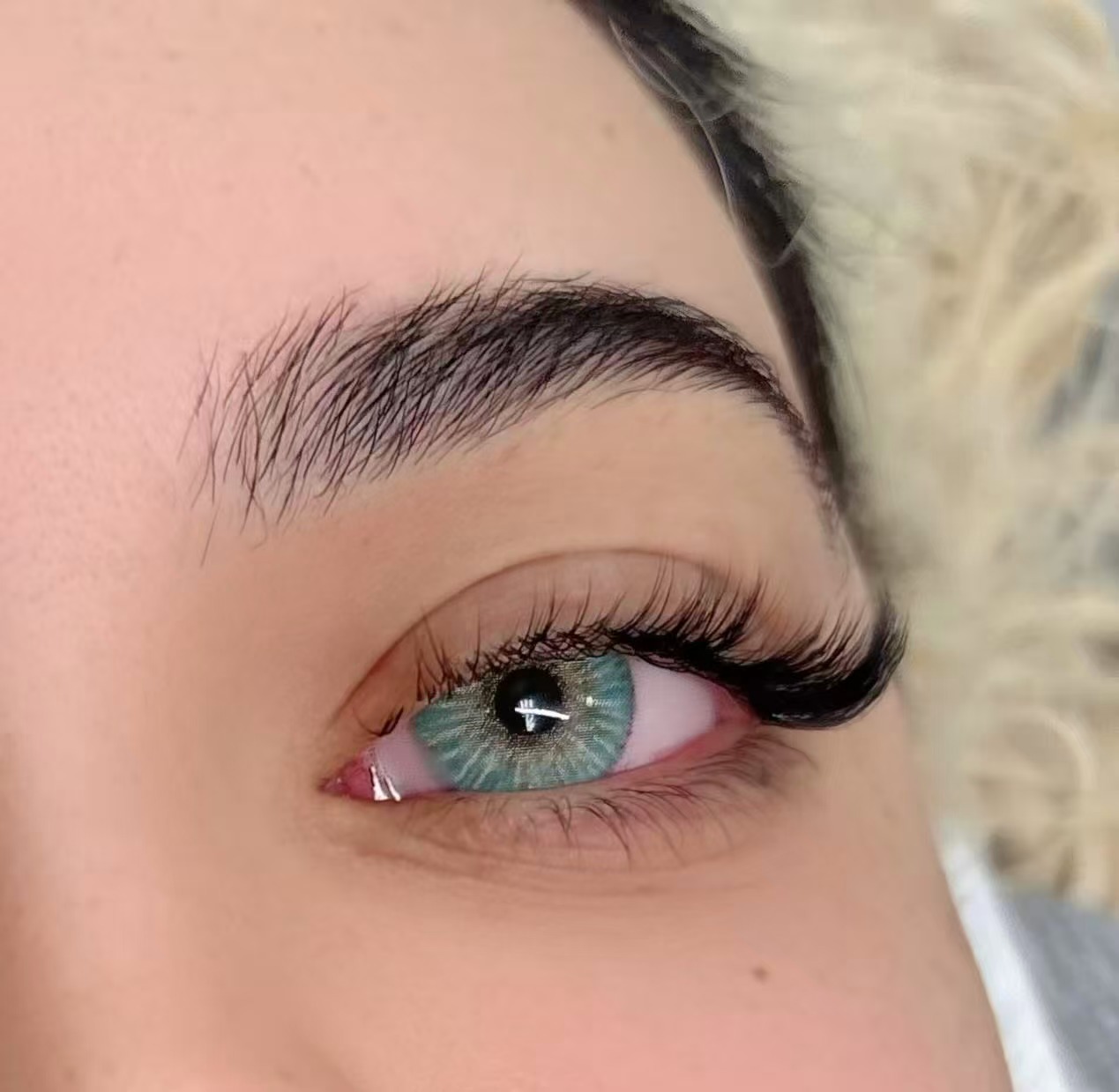KevinPage Facebook ad: beauty out look from your lash extension