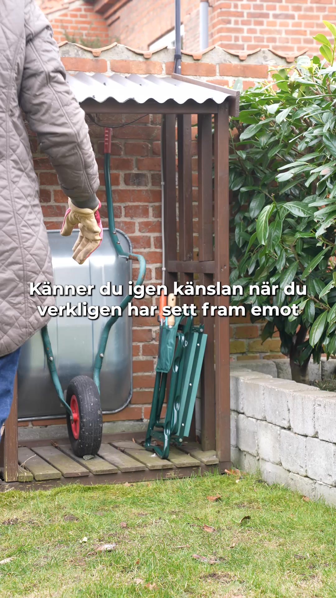 Seniorlife.se Facebook ad: Smart 2-i-1 pall för trädgårdsarbete