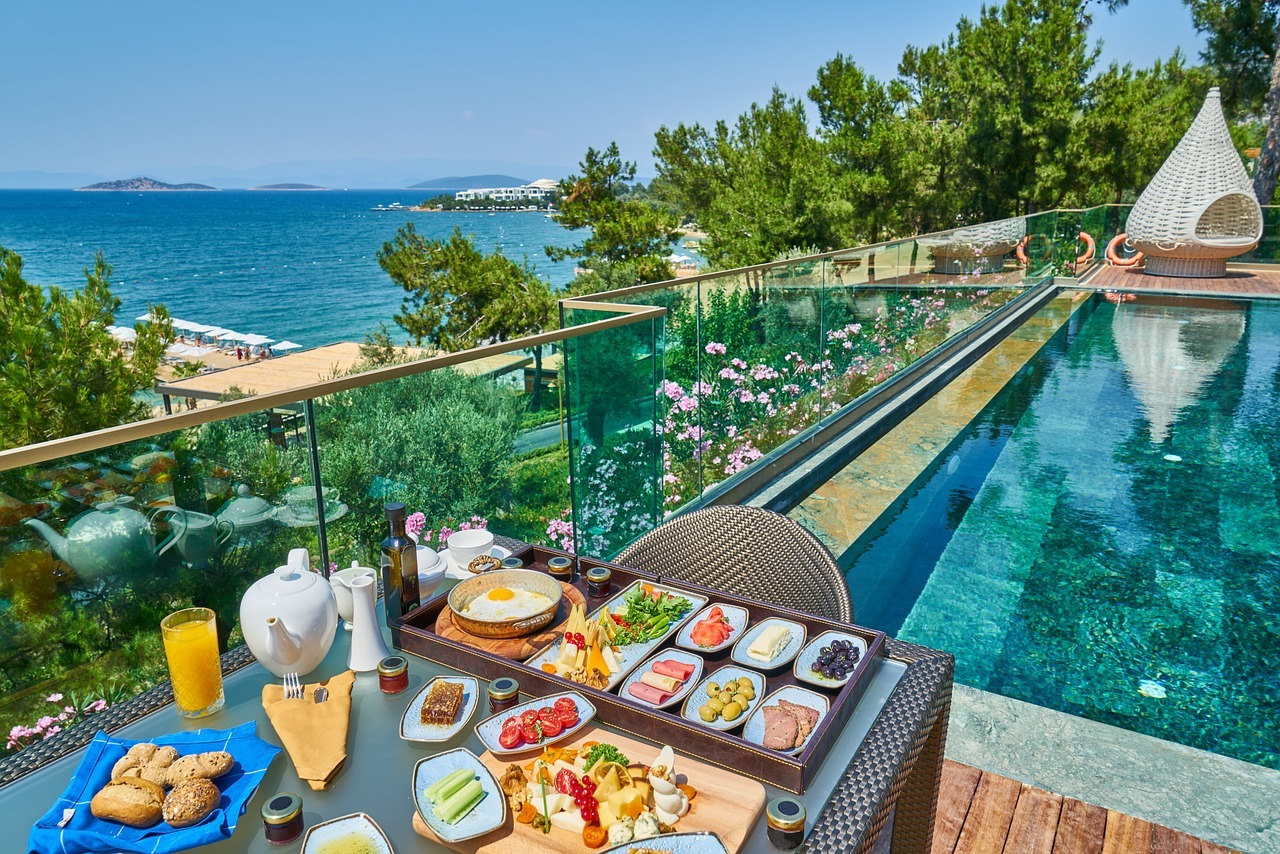 TravelDeals24 - Great-Value Holidays Facebook ad
