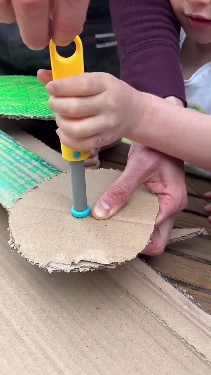Makedo Facebook ad: Tools. For Kids. For Cardboard