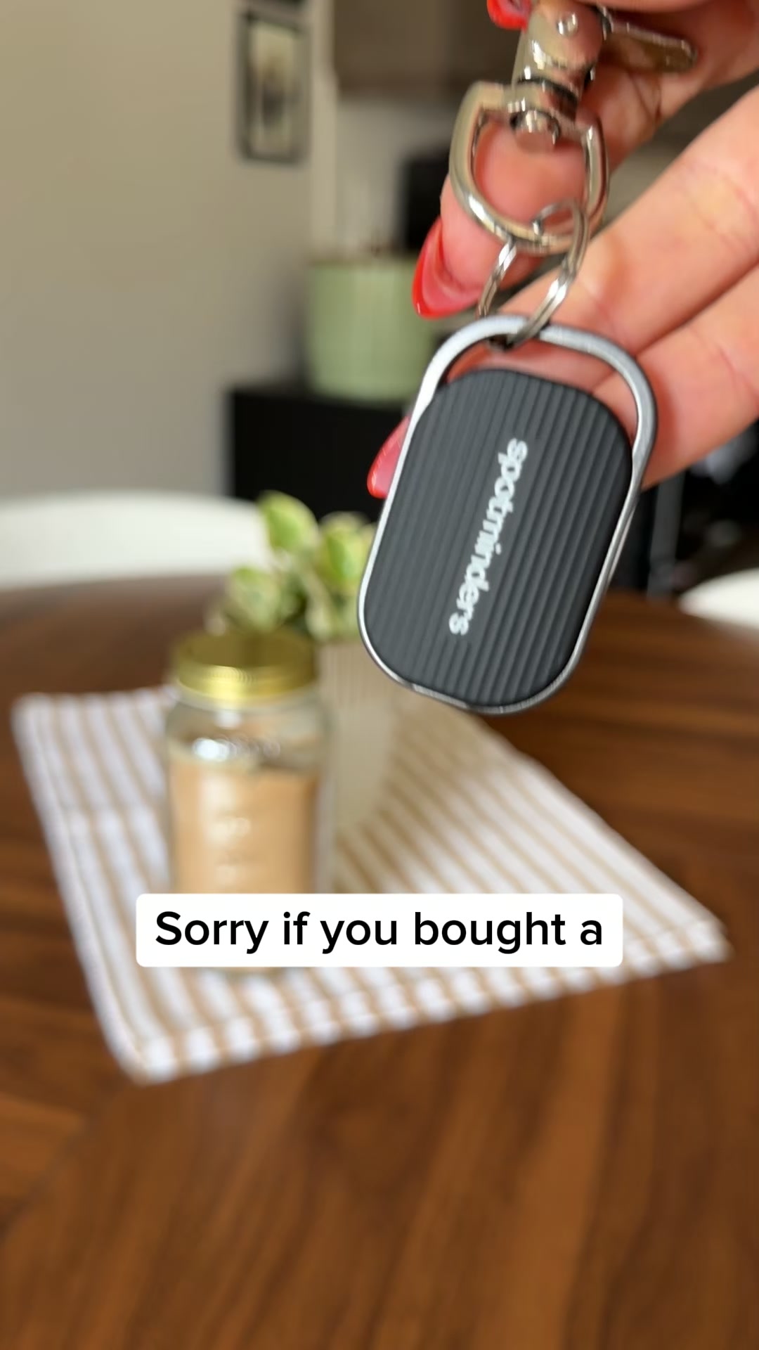 Spotminders Facebook ad: Always Losing Your Keys? Find Them In Seconds.