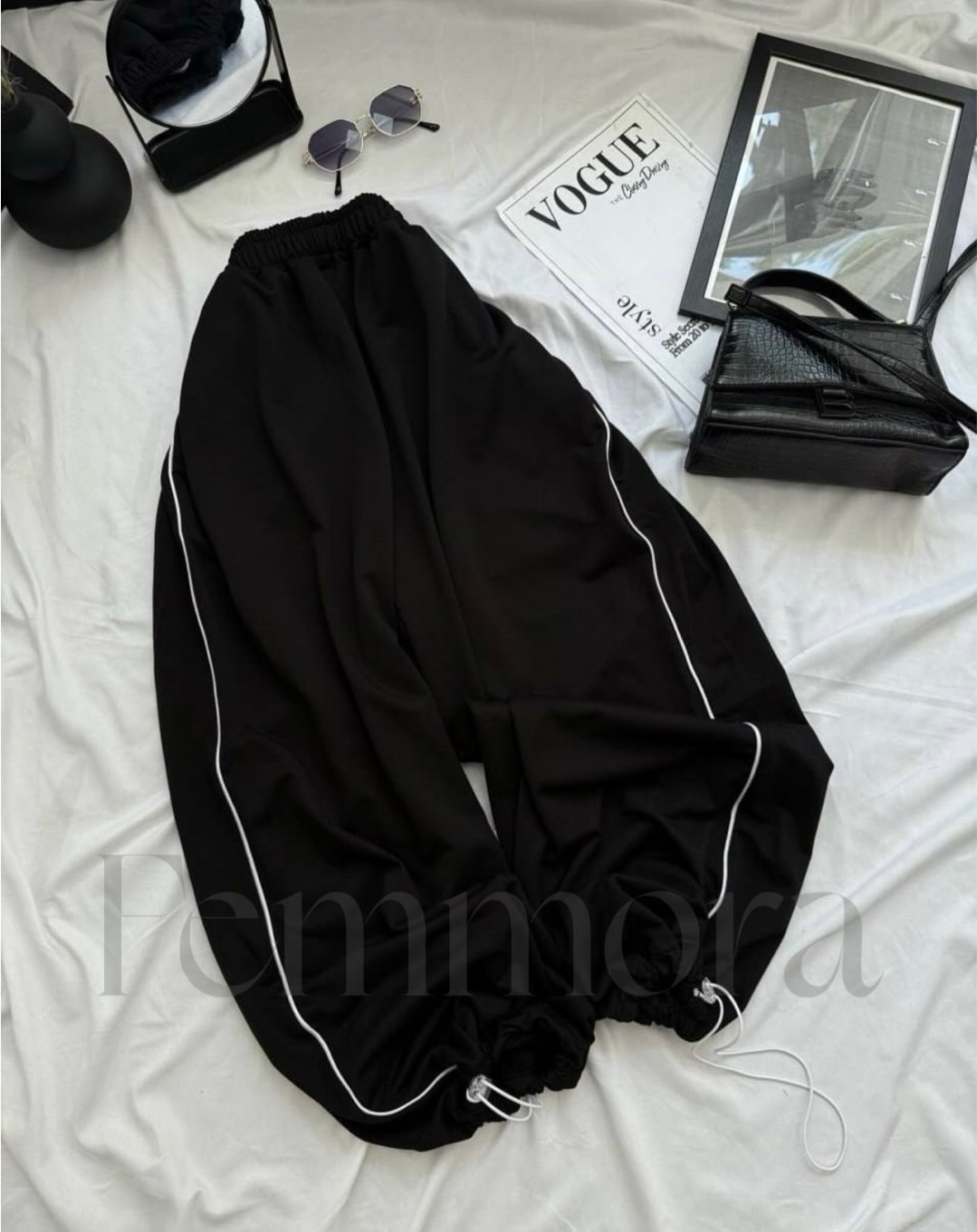 Femmora Boutique Facebook ad: Nouvelle Collection sweatpants