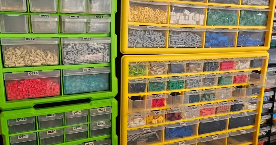 Technicology Lego Minifigures & Parts Facebook ad