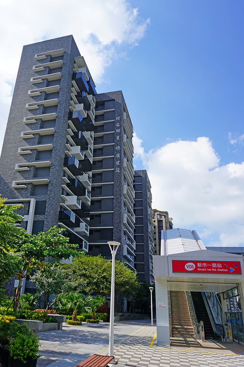 總廣建設 鑽石双星 Facebook ad: 淡海輕軌新市一路站旁
