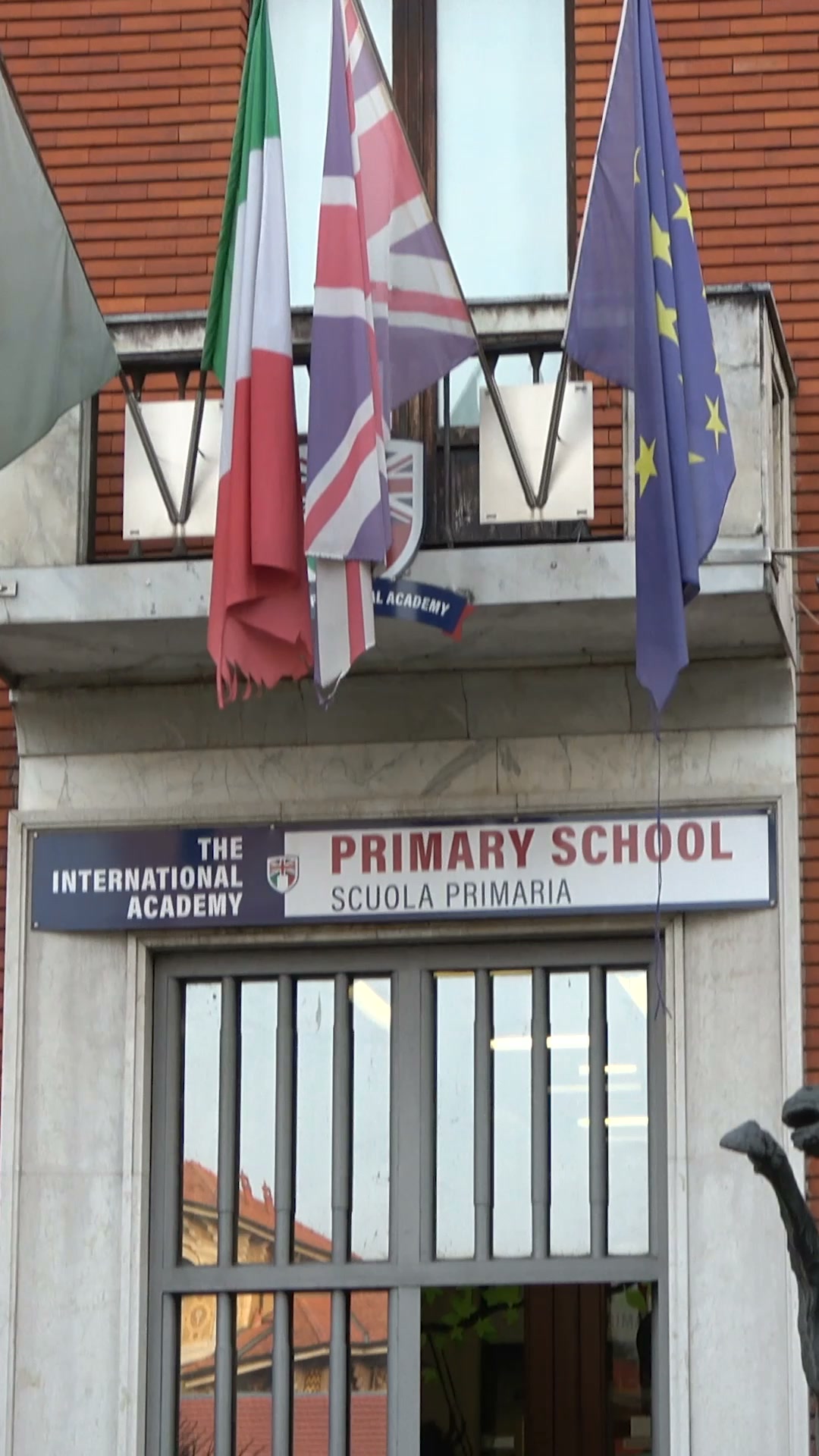Primary School - The International Academy Facebook ad: Una scuola che accompagna ogni bambino, passo dopo…