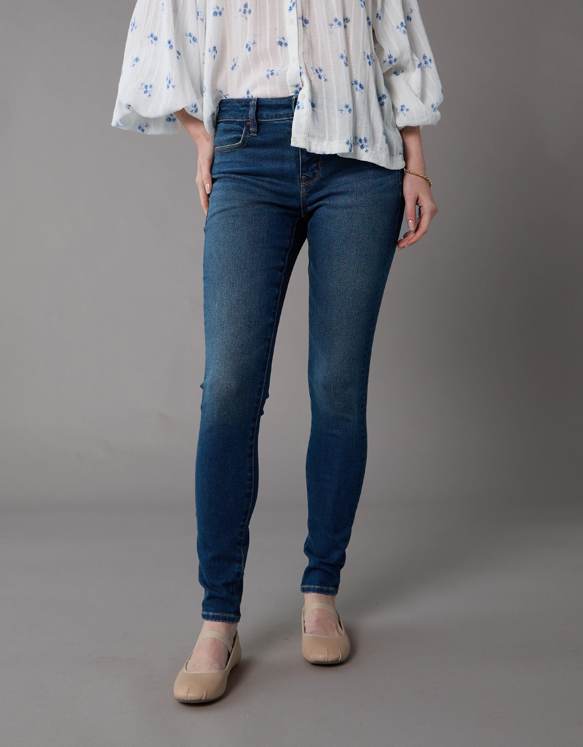 American Eagle Europe Facebook ad: Don't miss out.