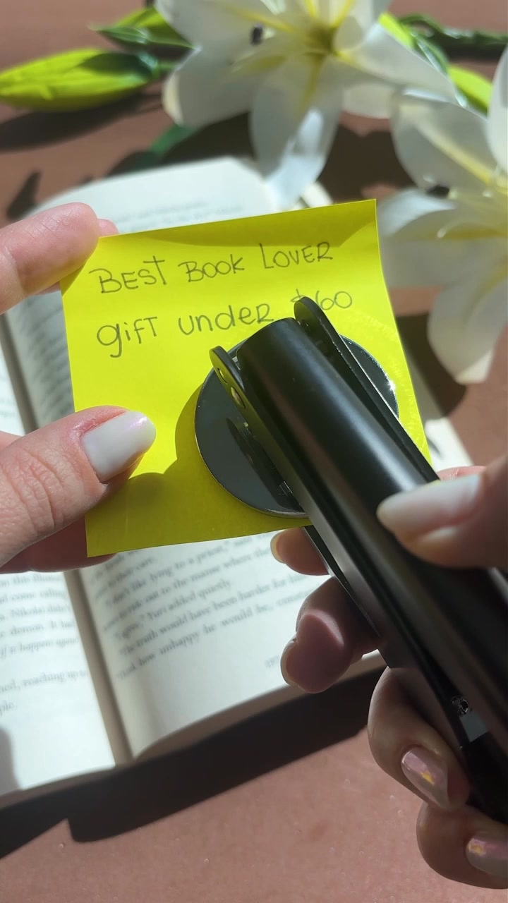 Whispering Pages Facebook ad: 30% OFF: The Perfect Book Lover Gift
