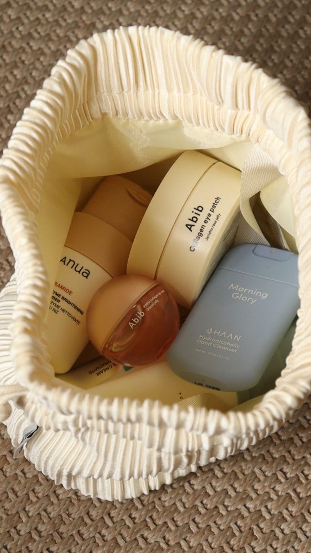 Zalando Facebook ad: @mrfoures carry-on essentials, K-beauty edition