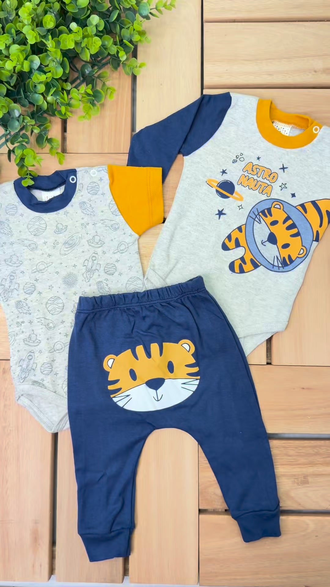 Miny Baby Facebook ad: Um look completo em 3 peças