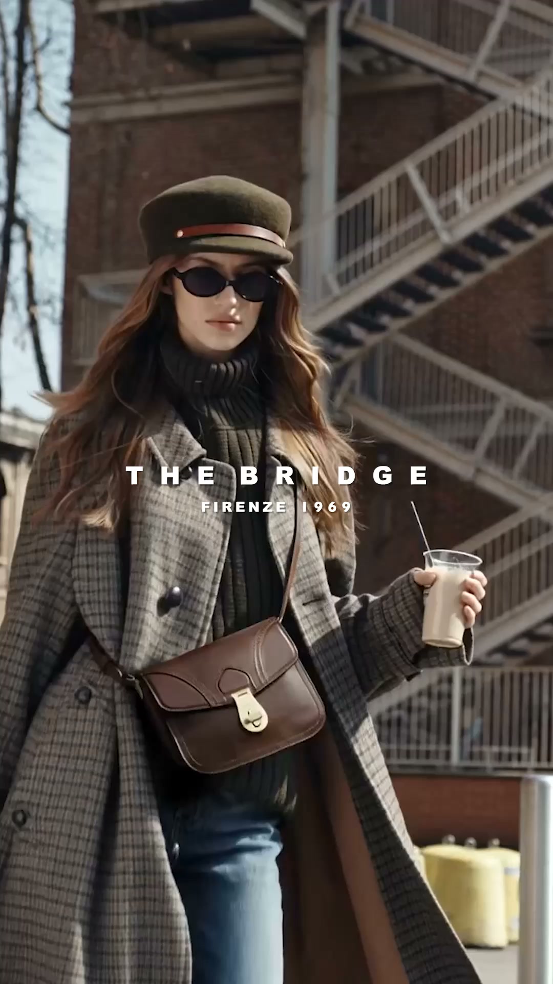 ELLE Facebook ad: Mia Crossbody Bags entdecken