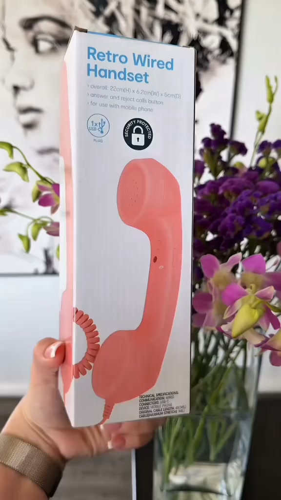 Occur-top Facebook ad: Christmas Sale -Just £10.99 Vintage Retro Telephone…