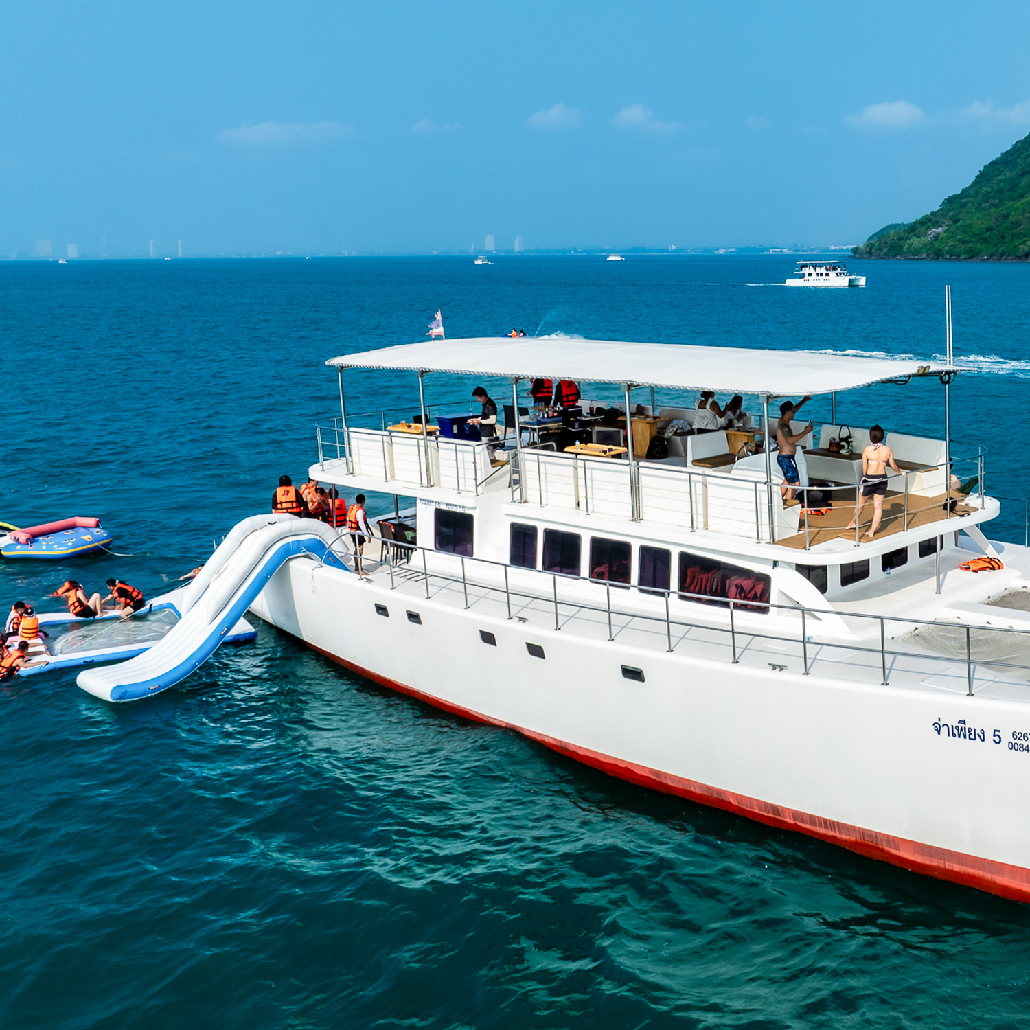 เรือยอร์ช Marine Charter Pattaya Facebook ad: หนีเขามาทะเลล่องเรือกับ Marine Yacht Charter Pattaya