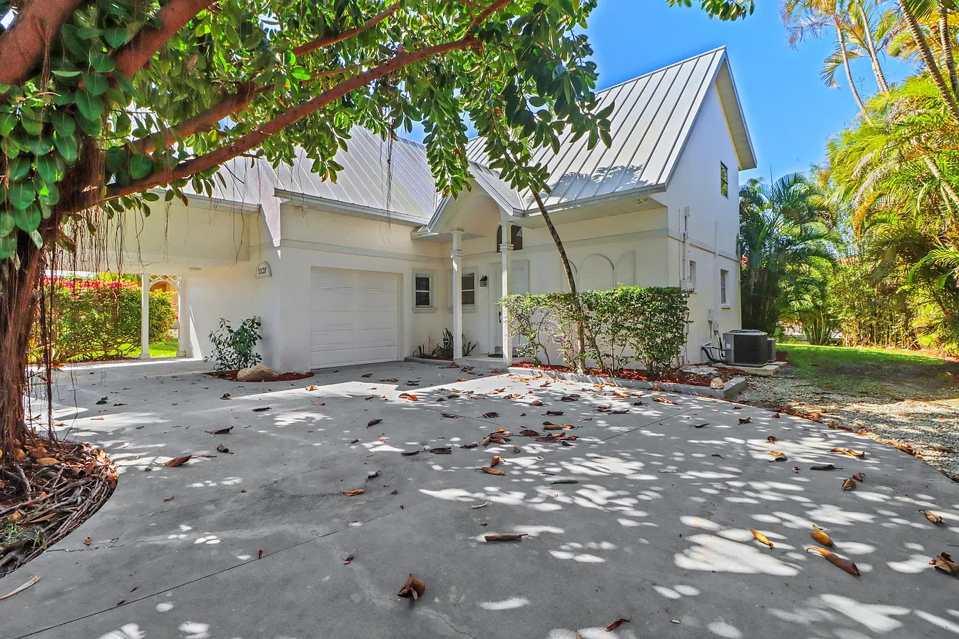 Burkhard Klein Facebook ad: 3 Beds 3 Baths House