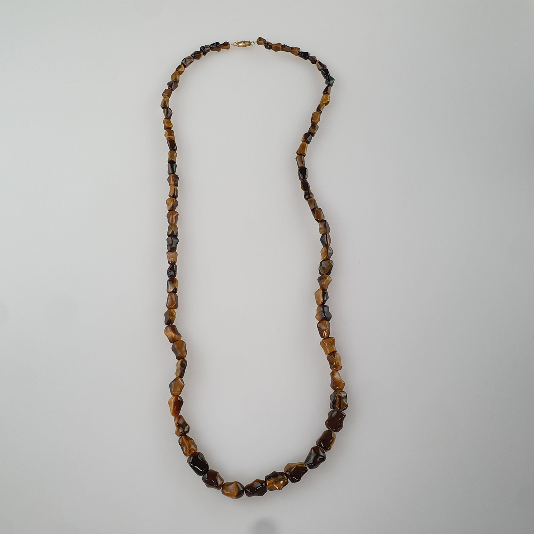 Auctionet Facebook ad: Your next statement piece might just have been…