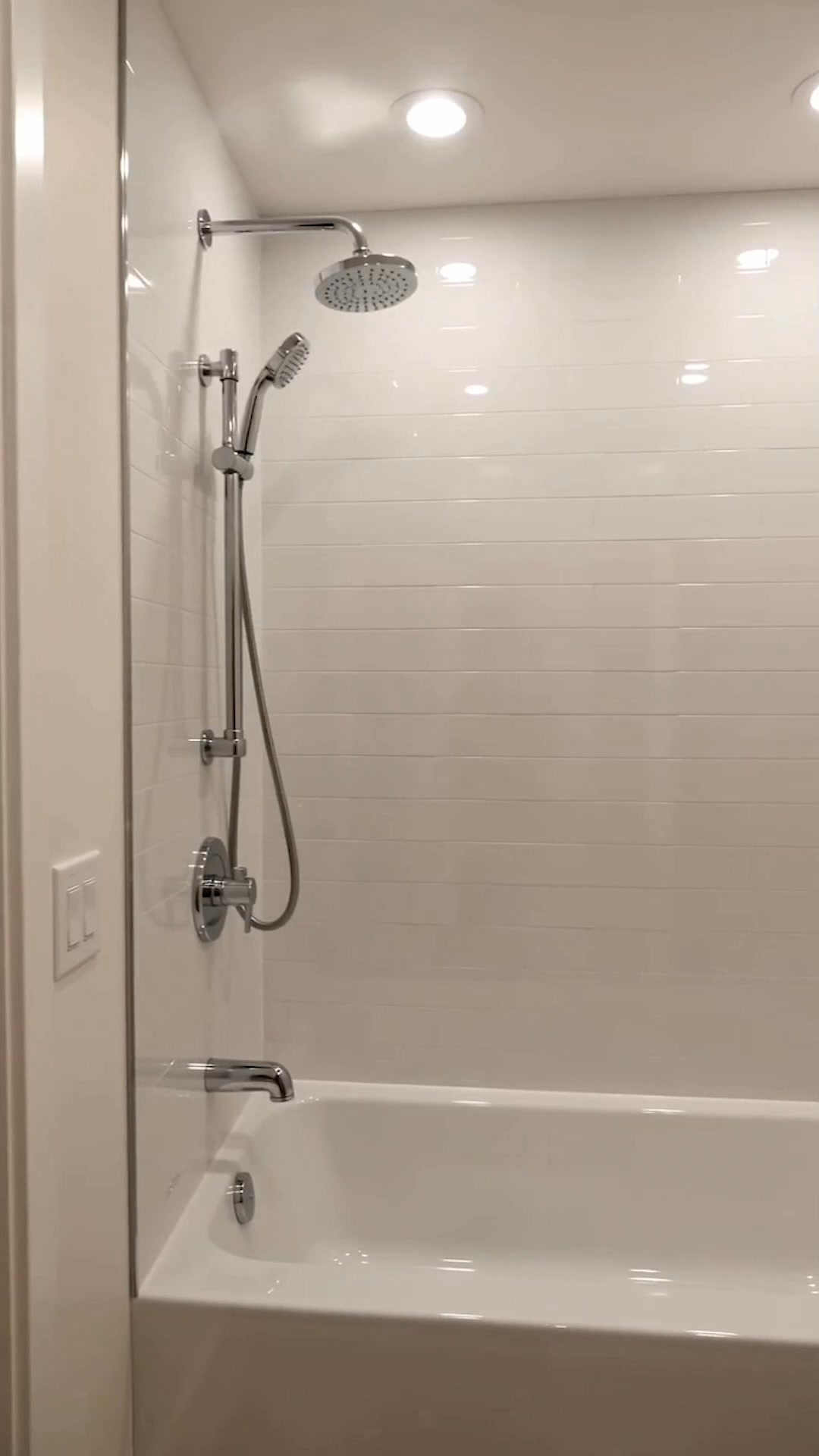 Five Star Bath Solutions - Canada Facebook ad: Seniors Save 77% On Installation