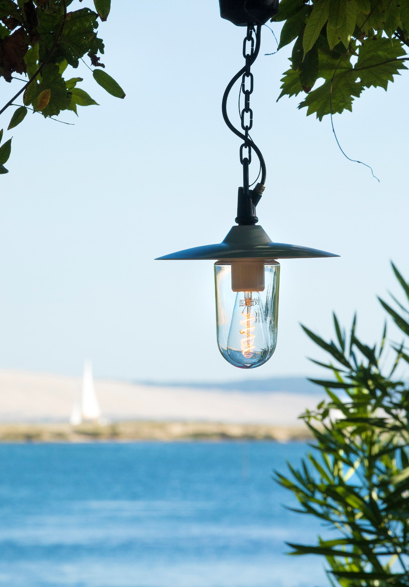 Roger Pradier - Outdoor Lighting Facebook ad: De la terrasse au bord de l'eau, du…