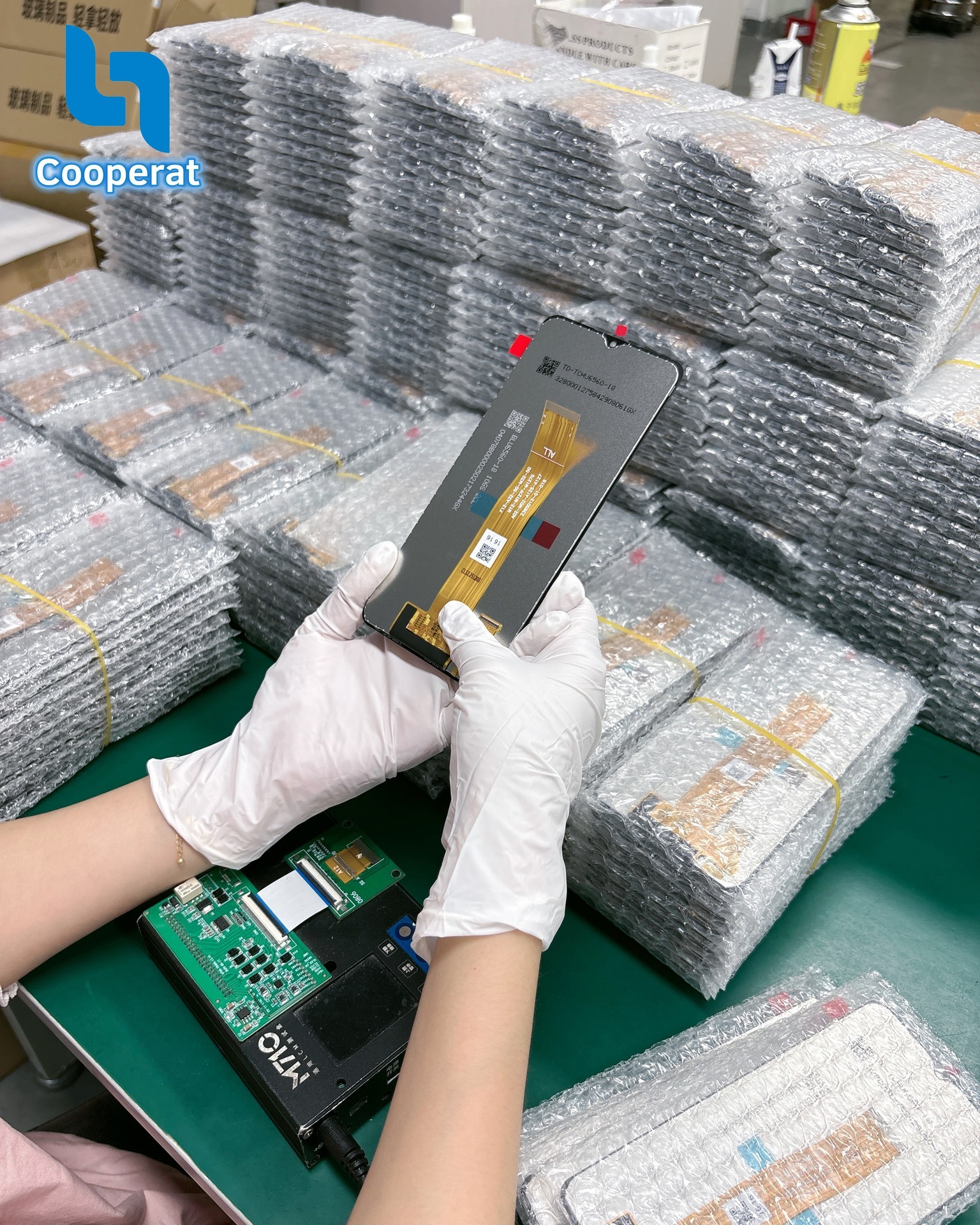 Cooperat Electronic Tech Co., Limited Facebook ad: ¡Tu pedido, listo para volar!