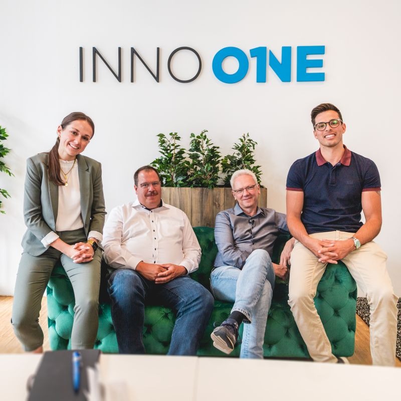 Inno ONE GmbH Facebook ad: Mehr qualifizierte Anfragen und B2B-Kunden mit LinkedIn…